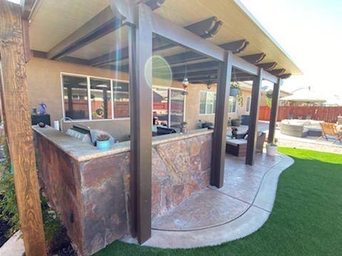 Outdoor Kitchens & Living Spaces