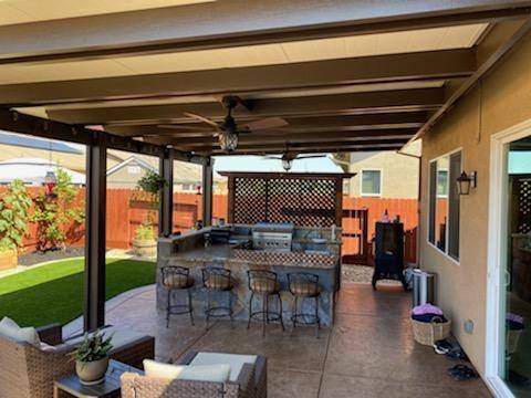 Outdoor Kitchens & Living Spaces