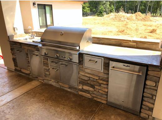 Outdoor Kitchens & Living Spaces