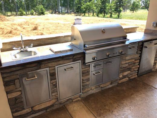 Outdoor Kitchens & Living Spaces