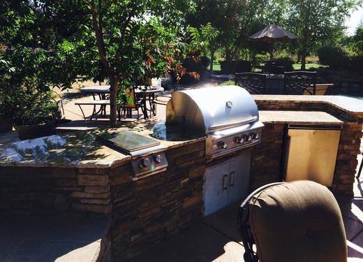 Outdoor Kitchens & Living Spaces