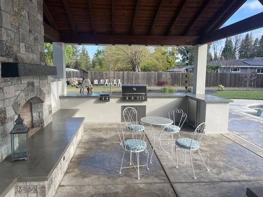 Outdoor Kitchens & Living Spaces
