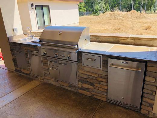 Outdoor Kitchens & Living Spaces