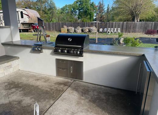Outdoor Kitchens & Living Spaces