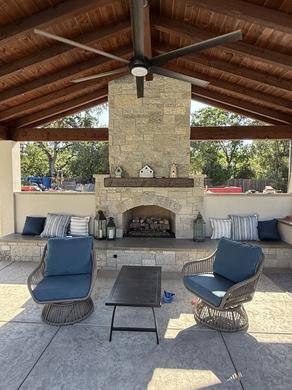 Outdoor Kitchens & Living Spaces