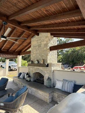 Outdoor Kitchens & Living Spaces